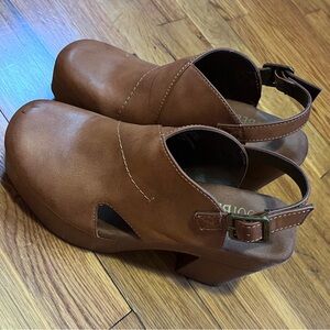 White Mountain Brown Slingback Clog Heels